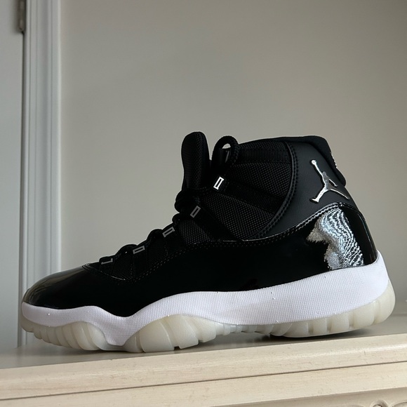 Jordan 11 Retro - Picture 2 of 14